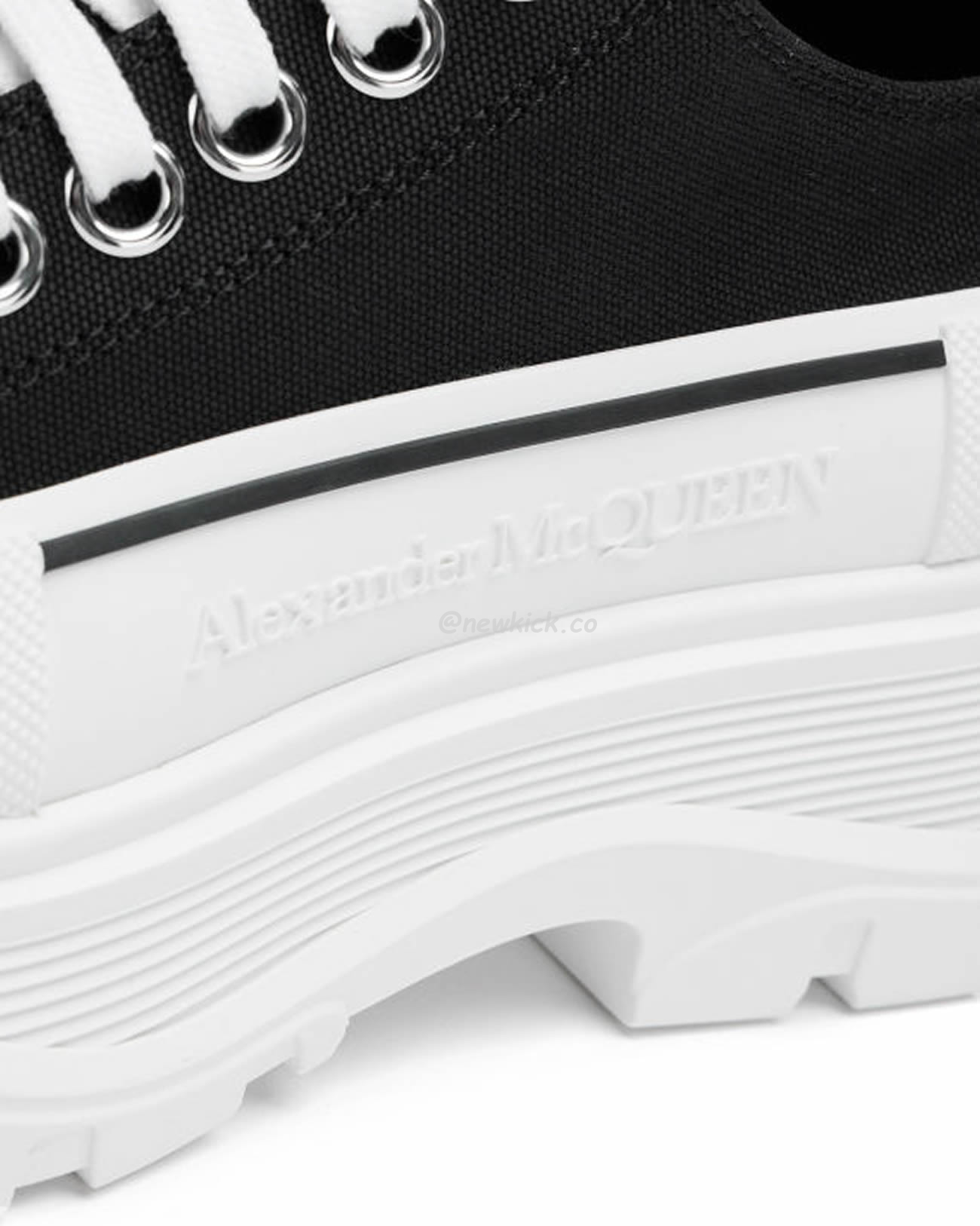 Alexander Mcqueen Tread Slick Low Lace Up Black White (7) - www.newkick.vip